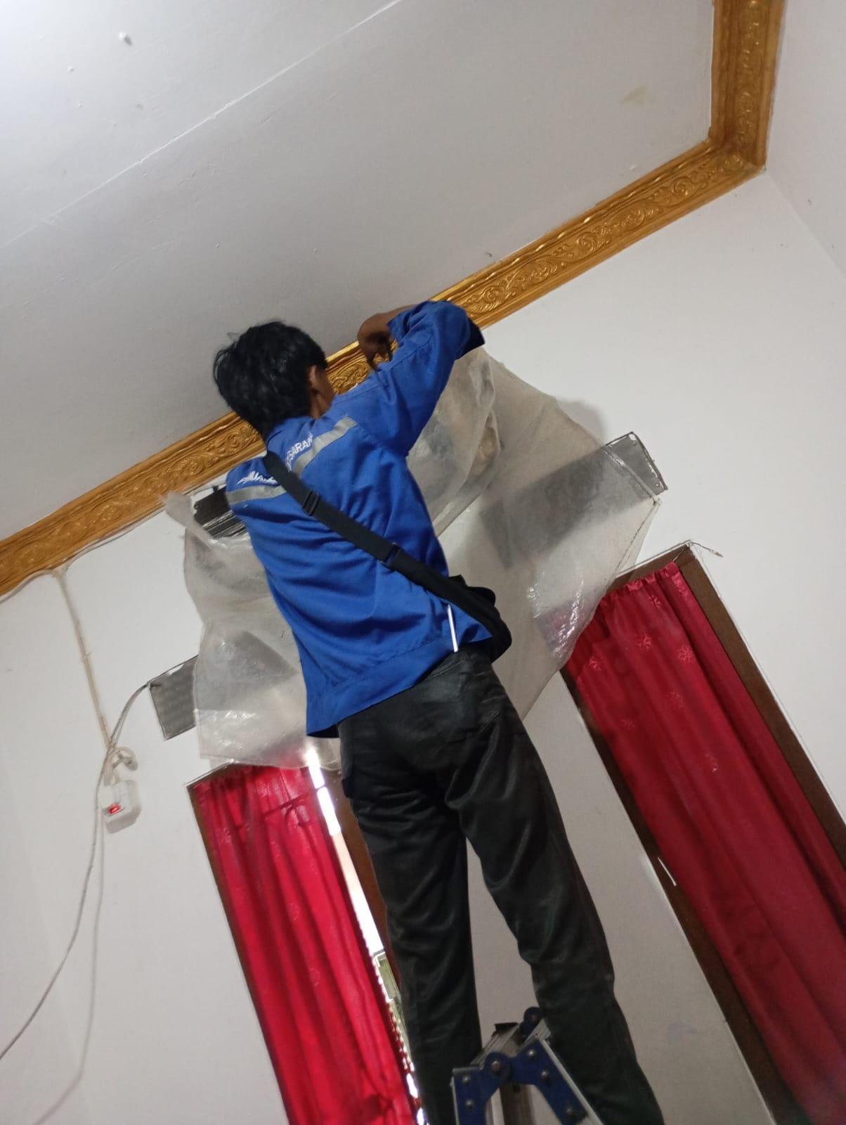 Pasang AC Split di Sudut Tinggi