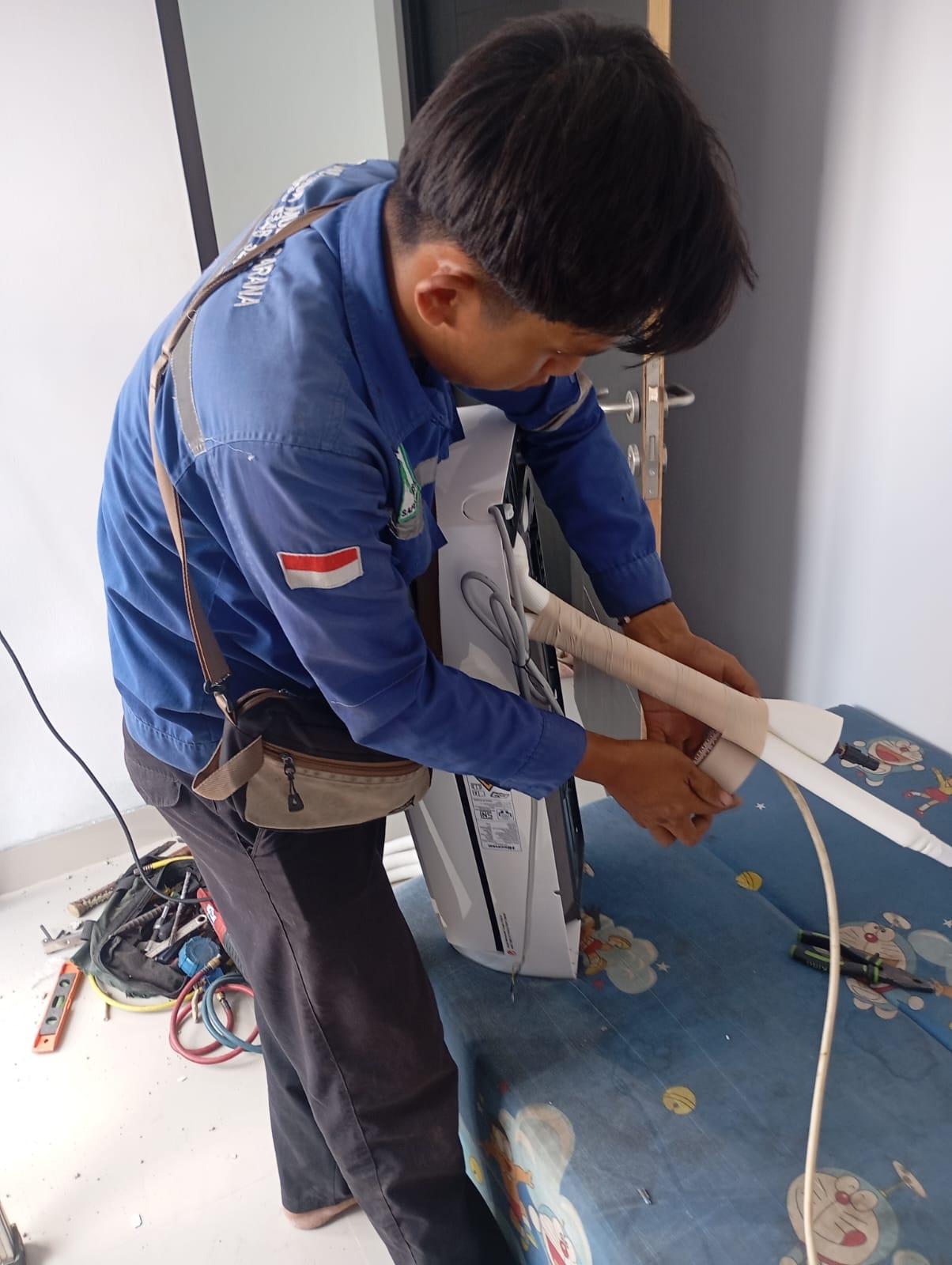Pemasangan/Service Pipa AC Split